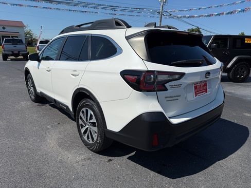 Used 2022 Subaru Outback Premium image 3