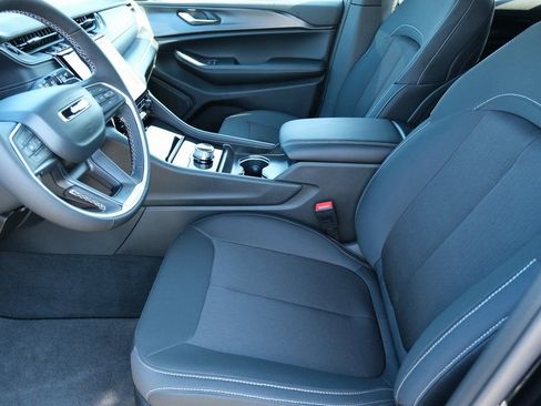 New 2025 Jeep Grand Cherokee Laredo w/ Luxury Tech Group I AWD/4WD image 5