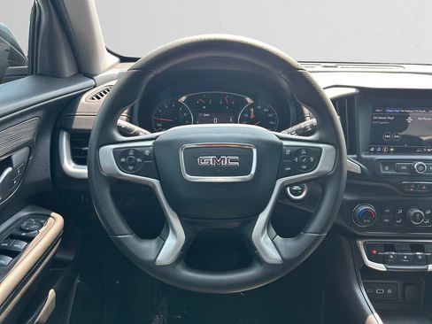 Used 2024 GMC Terrain SLE w/ Driver Convenience Package FWD image 14