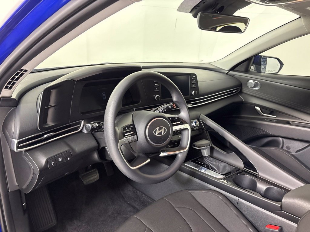Certified 2025 Hyundai Elantra Hybrid FWD image 16