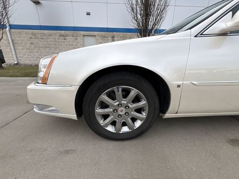 Used 2008 Cadillac DTS w/ Sun And Sound Package image 30