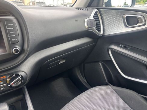 Used 2025 Kia Soul LX w/ LX Technology Package FWD image 33