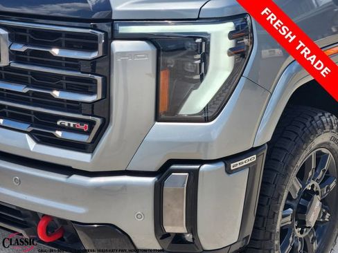 Used 2024 GMC Sierra 2500 AT4 w/ AT4 Premium Plus Package AWD/4WD image 9