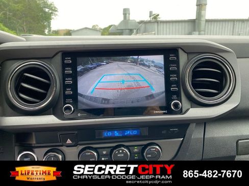 Used 2022 Toyota Tacoma TRD Off-Road w/ Technology Package AWD/4WD image 16