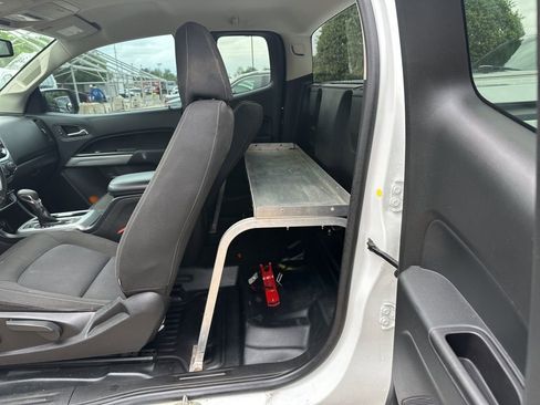 Used 2022 Chevrolet Colorado LT w/ Fleet Safety Package RWD image 12