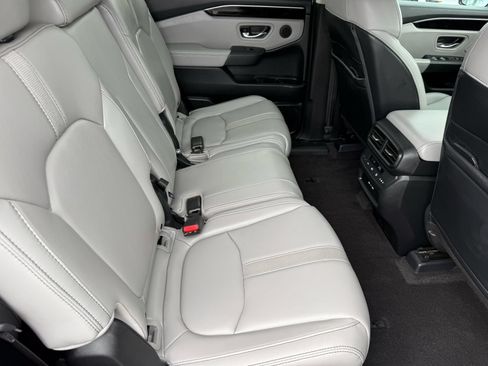 Certified 2025 Honda Pilot Touring image 32