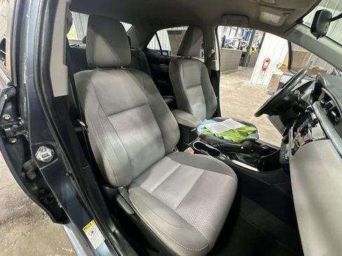 Used 2015 Toyota Corolla LE FWD image 32