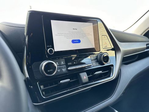 Used 2023 Toyota Highlander LE image 12