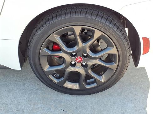 Used 2017 FIAT 124 Spider Abarth image 13