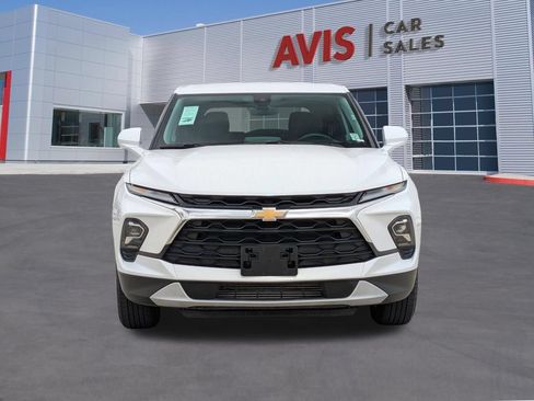 Used 2025 Chevrolet Blazer LT AWD/4WD image 2