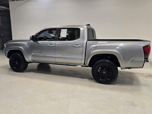Used 2021 Toyota Tacoma SR5 RWD image 3