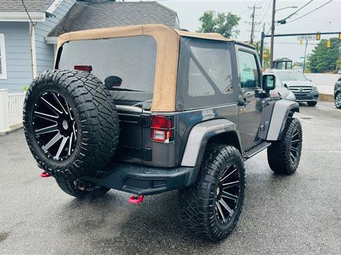 Used 2018 Jeep Wrangler Rubicon AWD/4WD image 16