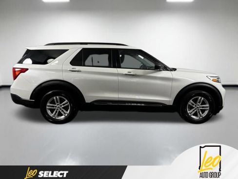 Used 2023 Ford Explorer XLT w/ Equipment Group 202A AWD/4WD image 5