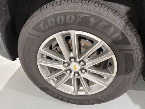 Used 2022 Chevrolet Traverse LT image 16