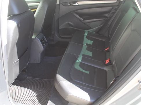 Used 2014 Volkswagen Passat 2.5 SE image 13