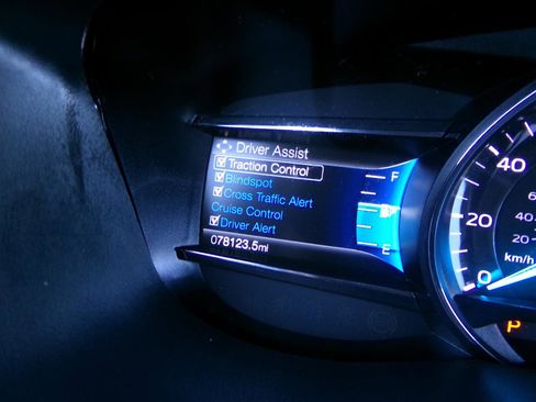 Used 2018 Ford Explorer XLT w/ Equipment Group 202A AWD/4WD image 35