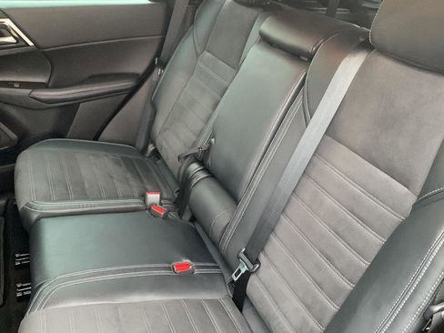 Used 2023 Mitsubishi Outlander SE image 18