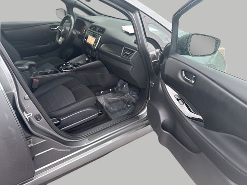 Used 2019 Nissan Leaf SV w/ SV Technology Package image 8