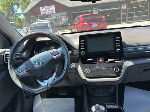 Used 2020 Hyundai Ioniq SE FWD image 12