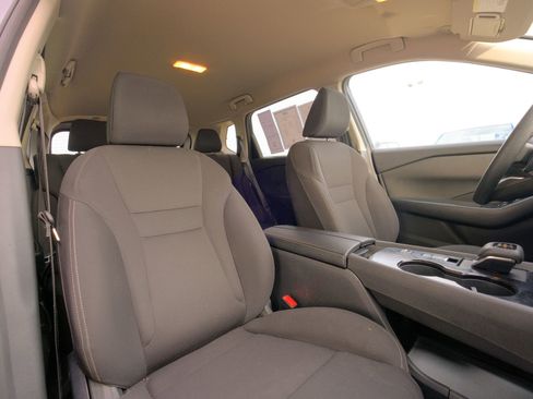 Used 2024 Nissan Rogue S image 18