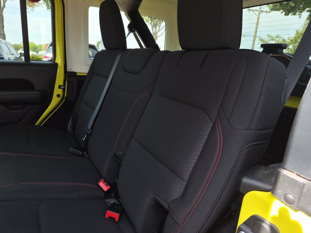 Used 2023 Jeep Wrangler Unlimited Rubicon w/ Cold Weather Group AWD/4WD image 11