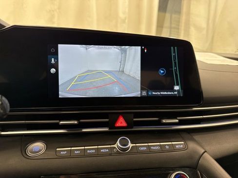 Used 2025 Hyundai Elantra SEL FWD image 23