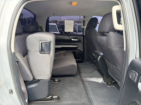 Used 2020 Toyota Tundra SR5 w/ SR5 Upgrade Package AWD/4WD image 18