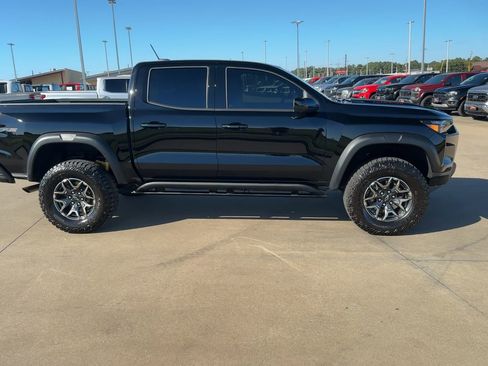 Used 2024 Chevrolet Colorado ZR2 w/ Technology Package image 9