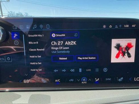 Used 2026 Chevrolet Traverse LT w/ Midnight/Sport Edition AWD/4WD image 16