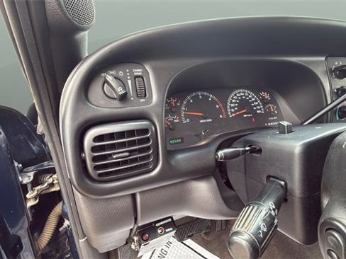 Used 2002 Dodge Ram 2500 Truck SLT image 28