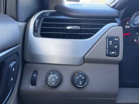 Used 2015 GMC Yukon XL SLT w/ Open Road Package AWD/4WD image 35
