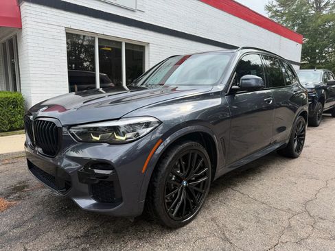 Used 2022 BMW X5 sDrive40i w/ M Sport Package RWD image 2