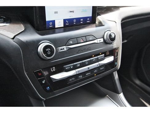 Used 2020 Ford Explorer Platinum w/ Premium Technology Package AWD/4WD image 25