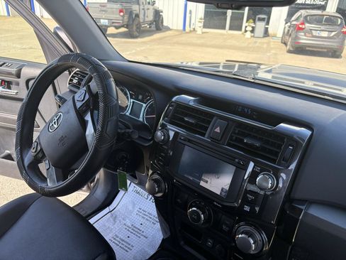 Used 2015 Toyota 4Runner Trail Premium AWD/4WD image 40
