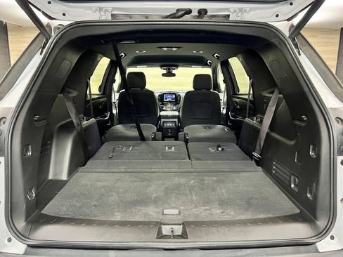 Used 2023 Chevrolet Traverse LT FWD image 25