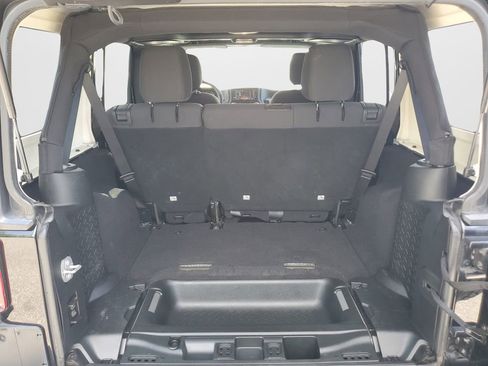 Used 2018 Jeep Wrangler Unlimited Sport S AWD/4WD image 9