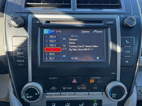 Used 2013 Toyota Camry LE image 9