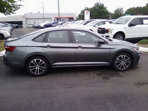 Used 2025 Volkswagen Jetta Sport FWD image 2