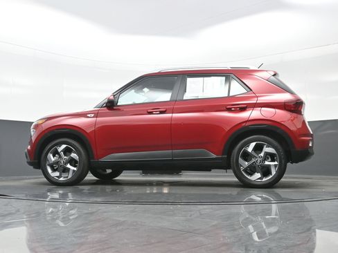 Used 2025 Hyundai Venue Limited image 30