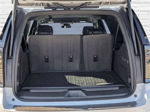 New 2026 Chevrolet Suburban Premier image 9