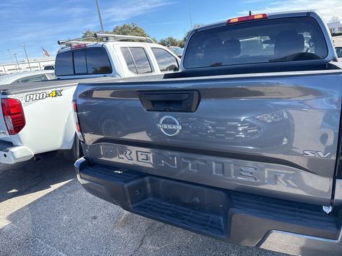 Used 2023 Nissan Frontier SV image 6