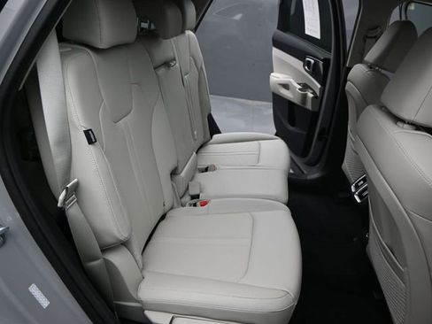 Used 2025 Kia Sorento S w/ Panoramic Sunroof Package FWD image 15