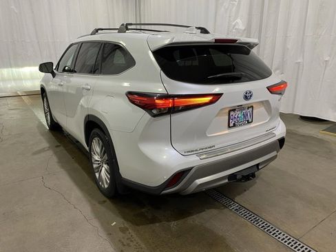 Used 2022 Toyota Highlander Platinum image 5
