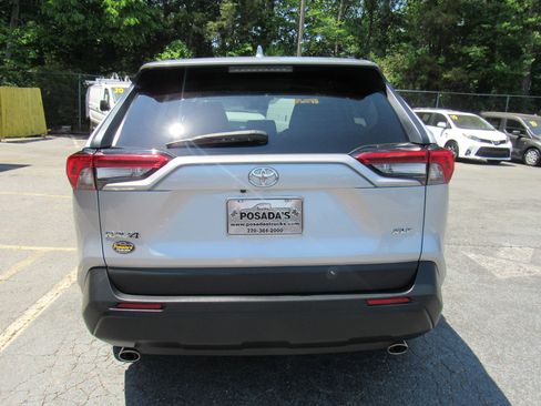 Used 2021 Toyota RAV4 XLE FWD image 6