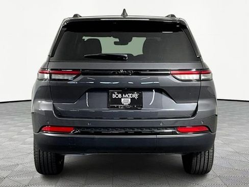 New 2025 Jeep Grand Cherokee Altitude image 5