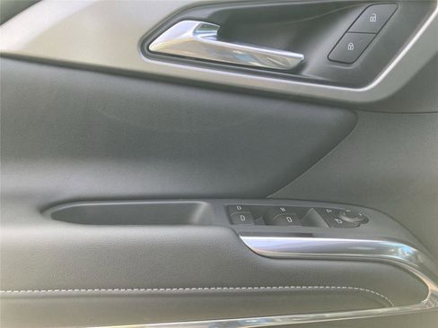 New 2026 Chevrolet Traverse LT image 11