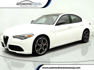Used 2023 Alfa Romeo Giulia Veloce AWD/4WD video 1