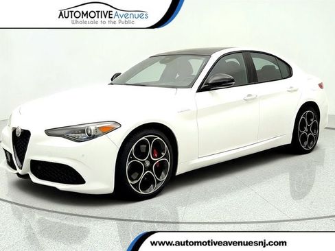 Used 2023 Alfa Romeo Giulia Veloce AWD/4WD image 1