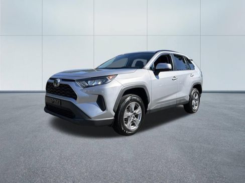 Used 2022 Toyota RAV4 LE AWD/4WD image 2