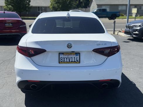 Used 2018 Alfa Romeo Giulia RWD image 10